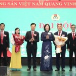 Phó Tổng Giám đốc NHCSXH Lê Thị Đức Hạnh và Giám đốc chi nhánh NHCSXH TP Huế Phan Văn Pháp chúc mừng BCH Công đoàn cơ sở NHCSXH TP Huế nhiệm kỳ 2025 - 2030