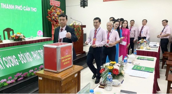 Các đại biểu tham gia ủng hộ đồng bào bị ảnh hưởng bởi thiên tai Các đại biểu tham gia ủng hộ đồng bào bị ảnh hưởng bởi thiên tai