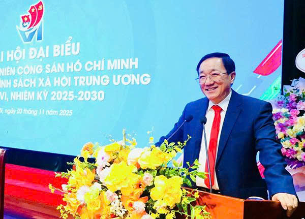 1Đồng chí Dương Quyết Thắng, Ủy viên BCH Đảng bộ Chính phủ, Bí thư Đảng ủy NHCSXHTW, Ủy viên HĐQT, Tổng Giám đốc phát biểu chỉ đạo Đại hội