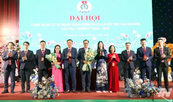 Lãnh đạo NHCSXH chúc mừng BCH Công đoàn cơ sở NHCSXH tỉnh Thái Nguyên, nhiệm kỳ 2025 - 2030 Lãnh đạo NHCSXH chúc mừng BCH Công đoàn cơ sở NHCSXH tỉnh Thái Nguyên, nhiệm kỳ 2025 - 2030