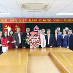 Ban lãnh đạo NHCSXH chúc vui Trung tâm Đào tạo nhân Ngày truyền thống 20/11