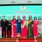Lãnh đạo NHCSXH chúc mừng BCH Công đoàn cơ sở TTCNTT nhiệm kỳ 2025 - 2030