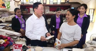 Đoàn công tác của Ngân hàng Chính sách xã hội Việt Nam đến thăm và làm việc với Ngân hàng Chính sách Lào chi nhánh Luông Pha Băng