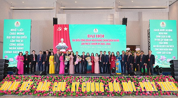 Lãnh đạo Công đoàn Ngân hàng Việt Nam, Lãnh đạo NHCSXH chúc mừng BCH Công đoàn NHCSXH khoá VI, nhiệm kỳ 2025 - 2030 Lãnh đạo Công đoàn Ngân hàng Việt Nam, Lãnh đạo NHCSXH chúc mừng BCH Công đoàn NHCSXH khoá VI, nhiệm kỳ 2025 - 2030