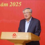 Đồng chí Nguyễn Hòa Bình, Ủy viên Bộ Chính trị, Phó Bí thư Thường trực Đảng ủy, Phó Thủ tướng Thường trực Chính phủ phát biểu chỉ đạo hội nghị