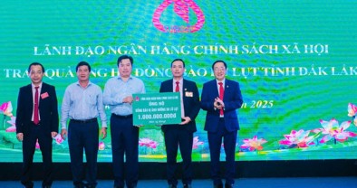 Công đoàn NHCSXH ủng hộ tỉnh Đắk Lắk 1 tỷ đồng khắc phục hậu quả thiên tai