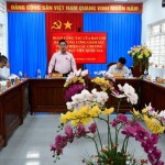 Phó Tổng Giám đốc NHCSXH Huỳnh Văn Thuận làm việc tại xã Suối Trai