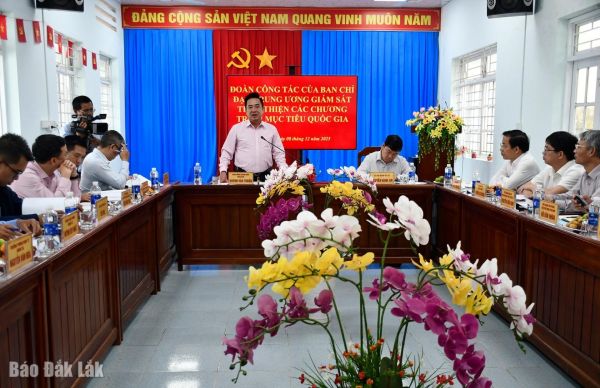 Phó Tổng Giám đốc NHCSXH Huỳnh Văn Thuận làm việc tại xã Suối Trai Phó Tổng Giám đốc NHCSXH Huỳnh Văn Thuận làm việc tại xã Suối Trai