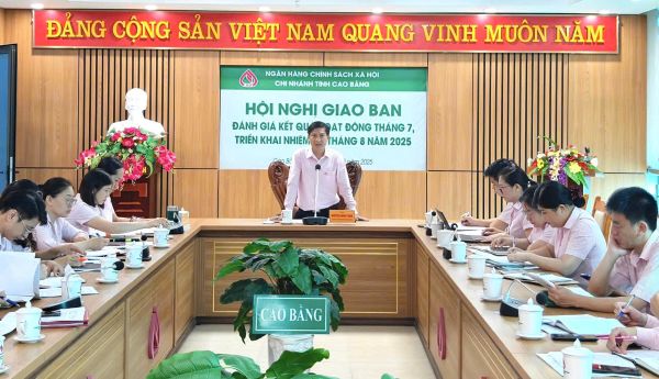Giám đốc chi nhánh NHCSXH tỉnh Cao Bằng Nguyễn Quang Thịnh chủ trì buổi họp giao ban hàng tháng Giám đốc chi nhánh NHCSXH tỉnh Cao Bằng Nguyễn Quang Thịnh chủ trì buổi họp giao ban hàng tháng