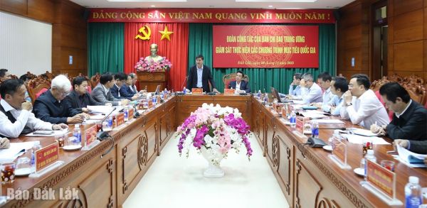 Quang cảnh buổi làm việc Quang cảnh buổi làm việc