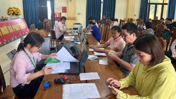 Các điểm giao dịch của chi nhánh NHCSXH tỉnh Ninh Bình luôn hoạt động tích cực, phục vụ người dân vay vốn thuận lợi Các điểm giao dịch của chi nhánh NHCSXH tỉnh Ninh Bình luôn hoạt động tích cực, phục vụ người dân vay vốn thuận lợi