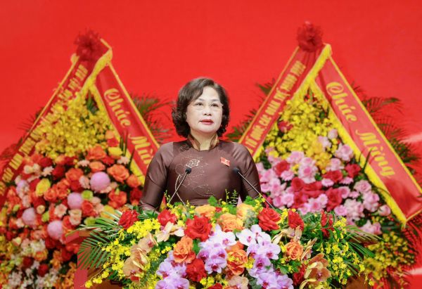 Thống đốc NHNN Việt Nam Nguyễn Thị Hồng là một trong số 200 Ủy viên BCH Trung ương Đảng khóa XIV vừa được bầu tại Đại hội đại biểu toàn quốc lần thứ XIV của Đảng