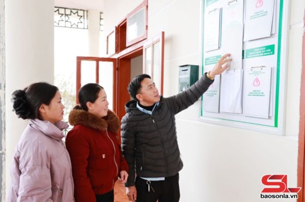 Người dân xã Xím Vàng tìm hiểu về các chương trình cho vay ưu đãi Người dân xã Xím Vàng tìm hiểu về các chương trình cho vay ưu đãi