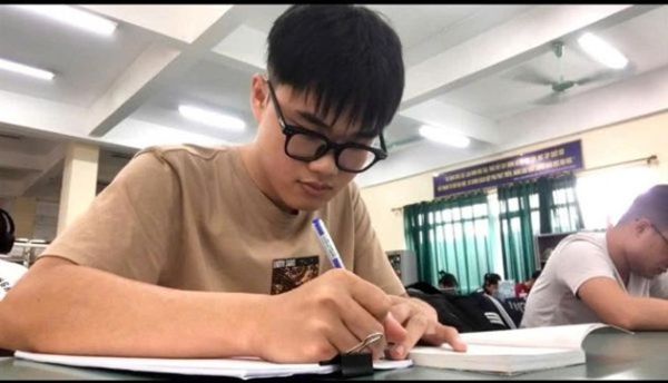 Em Lê Huy Thiên - sinh viên tiêu biểu năm học 2024 - 2025 của Trường Đại học Công nghiệp Hà Nội