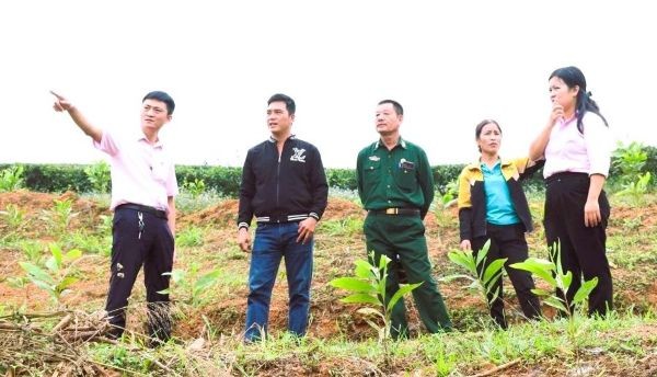 Cán bộ NHCSXH cùng với cán bộ Hội, đoàn thể ghé thăm hiệu quả vay vốn của khách hàng theo chương trình cho vay đối với những người chấp hành xong án phạt tù ở Nghệ An Cán bộ NHCSXH cùng với cán bộ Hội, đoàn thể ghé thăm hiệu quả vay vốn của khách hàng theo chương trình cho vay đối với những người chấp hành xong án phạt tù ở Nghệ An