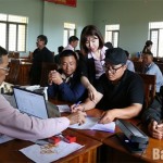 Chi nhánh NHCSXH tỉnh Đắk Lắk giải ngân vốn cho người nghèo tại điểm giao dịch