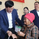 Tổng Giám đốc Dương Quyết Thắng động viên thăm hỏi và trao tặng quà Tết cho hộ nghèo, hộ cận nghèo, gia đình chính sách tại xã Chiến Thắng