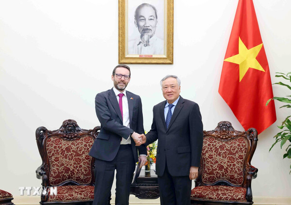 pho-thu-tuong-thuong-truc-tiep-dai-su-anh-tai-viet-nam-7875950 (1)