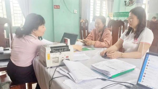 Sau kỳ nghỉ Tết Nguyên đán, Phòng giao dịch NHCSXH Tiên Phước đã giải ngân cho 28 hộ vay, với tổng số tiền 2,5 tỷ đồng Sau kỳ nghỉ Tết Nguyên đán, Phòng giao dịch NHCSXH Tiên Phước đã giải ngân cho 28 hộ vay, với tổng số tiền 2,5 tỷ đồng