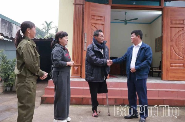 Gia đình ông Nguyễn Duy Long ở khu 2 đã vươn lên thoát cận nghèo, xây dựng nhà cửa khang trang nhờ nguồn vốn chính sách