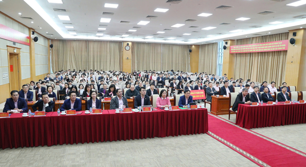 6570c5a1e4b56aeb33a4