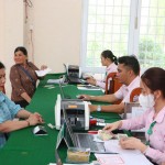 Hội viên phụ nữ đến giao dịch tại điểm giao dịch xã Hòa Bình, thuộc Phòng giao dịch NHCSXH Trà Ôn, tỉnh Vĩnh Long
