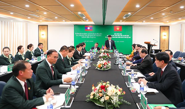 Quang cảnh buổi l&agrave;m việc