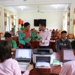 Cán bộ tín dụng chính sách ở Cao Bằng luôn tận tâm nhiệt tình giúp đồng bào DTTS vay vốn thuận lợi, sử dụng vốn vay hiệu quả