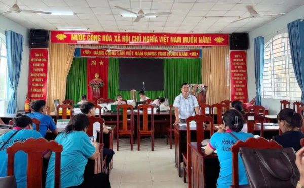 Phòng giao dịch NHCSXH Phú Riềng triển khai Quyết định số 22/2023/QĐ-TTg của Thủ tướng Chính phủ tại xã Long Hà Phòng giao dịch NHCSXH Phú Riềng triển khai Quyết định số 22/2023/QĐ-TTg của Thủ tướng Chính phủ tại xã Long Hà