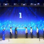 Các đại biểu thực hiện nghi thức phát động Tuần lễ gửi tiền tiết kiệm, chung tay vì người nghèo năm 2026