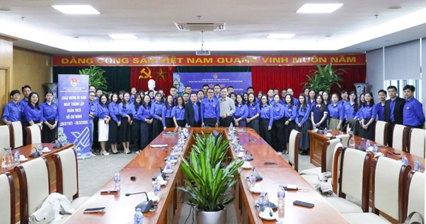 Toàn thể các đồng chí đoàn viên chụp ảnh lưu niệm chương trình