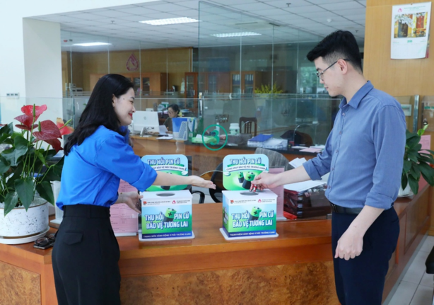 Khách hàng, người lao động tham gia hưởng ứng chương trình