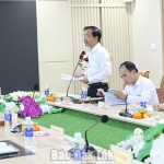 Giám đốc chi nhánh NHCSXH tỉnh Đào Thái Hòa báo cáo về tình hình tăng trưởng tín dụng chính sách