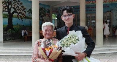 Tiếp thêm ước mơ đến giảng đường từ những “Cặp lá yêu thương”