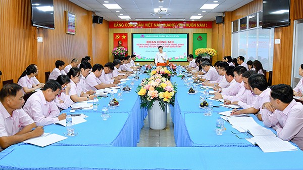 Tổng Giám đốc NHCSXH Dương Quyết Thắng chủ trì buổi làm việc với chi nhánh NHCSXH tỉnh Đồng Tháp