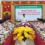 Tổng Giám đốc Dương Quyết Thắng và các thành viên đoàn công tác NHCSXH Trung ương làm việc với chi nhánh NHCSXH tỉnh Quảng Trị