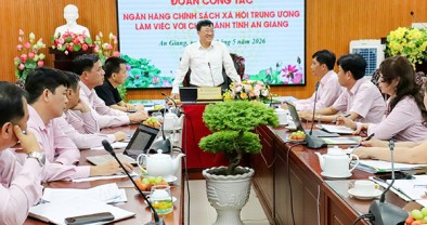 Đoàn công tác của NHCSXH Trung ương làm việc với chi nhánh NHCSXH tỉnh An Giang