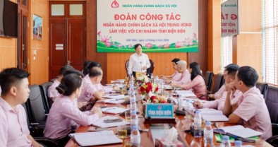 Tổng Giám đốc Dương Quyết Thắng làm việc với chi nhánh NHCSXH tỉnh Điện Biên