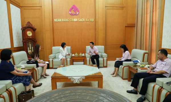 Quang cảnh buổi làm việc